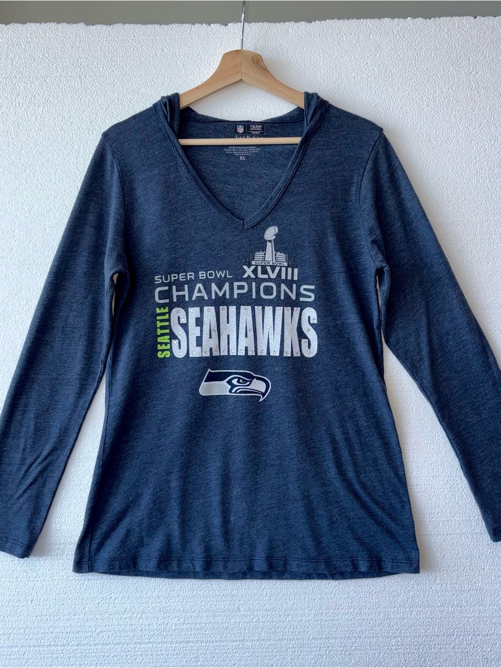 Seahawks Womens Superbowl XLVIII Champions Hooded tshirt w/ riveted crystals XL